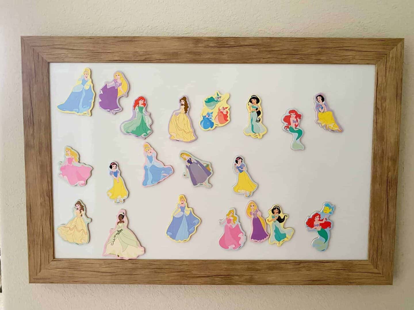 wooden-framed-magnetic-board-disney-princess-magnets