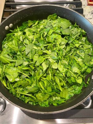 saute-spinach-in-olive-oil-until-withered