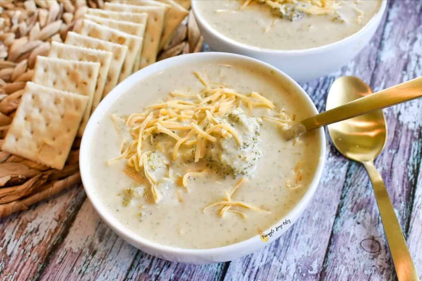 easy slow cooker broccoli cheese soup