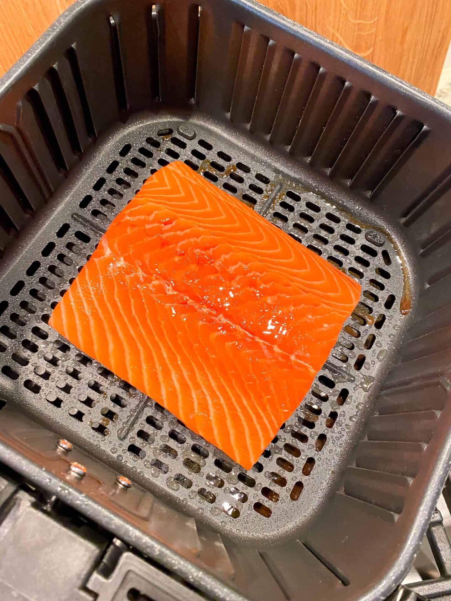 place salmon in air fryer